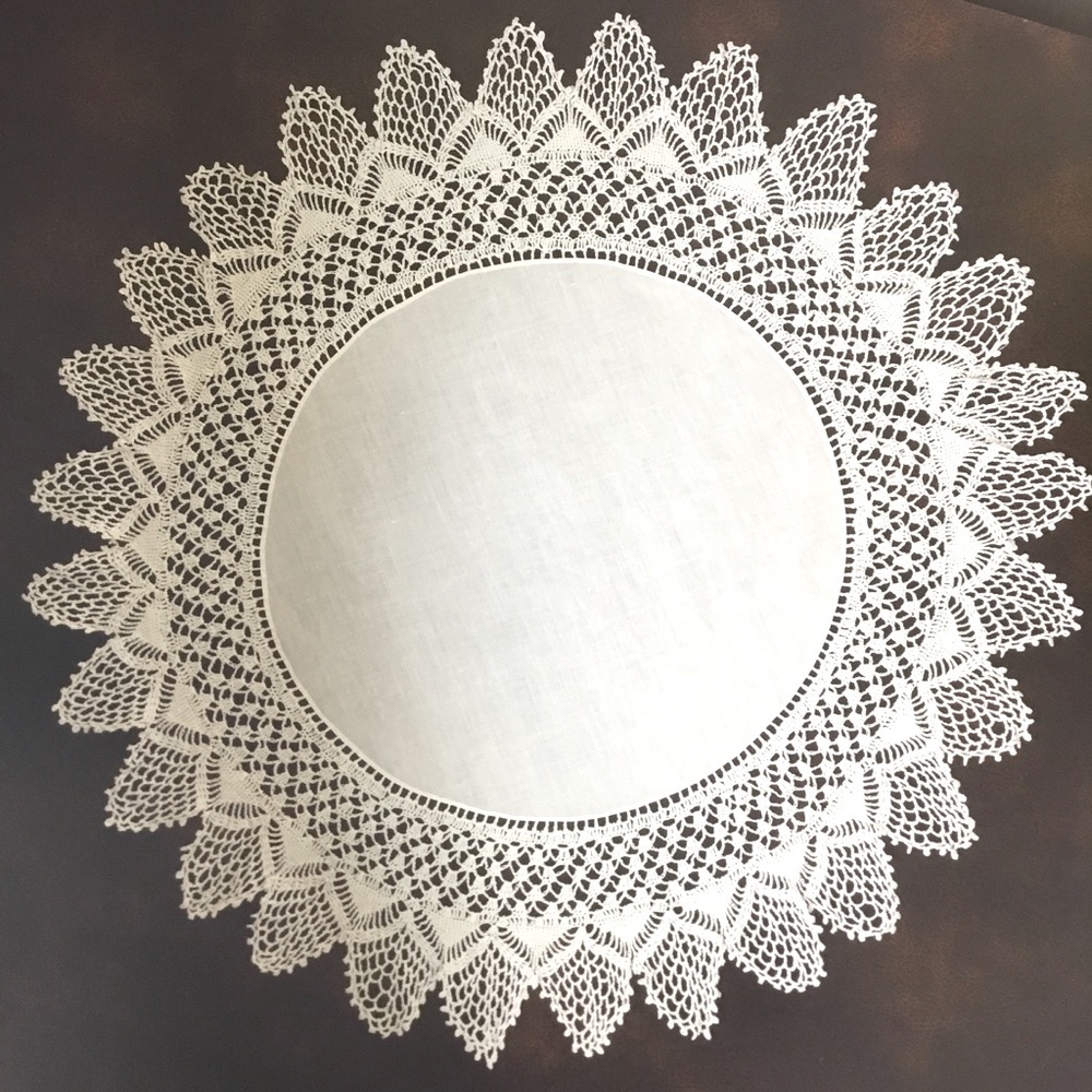 Vintage Round Tablecloth Doily Centerpiece Vase Lamp Dresser Scarf Crochet Lace